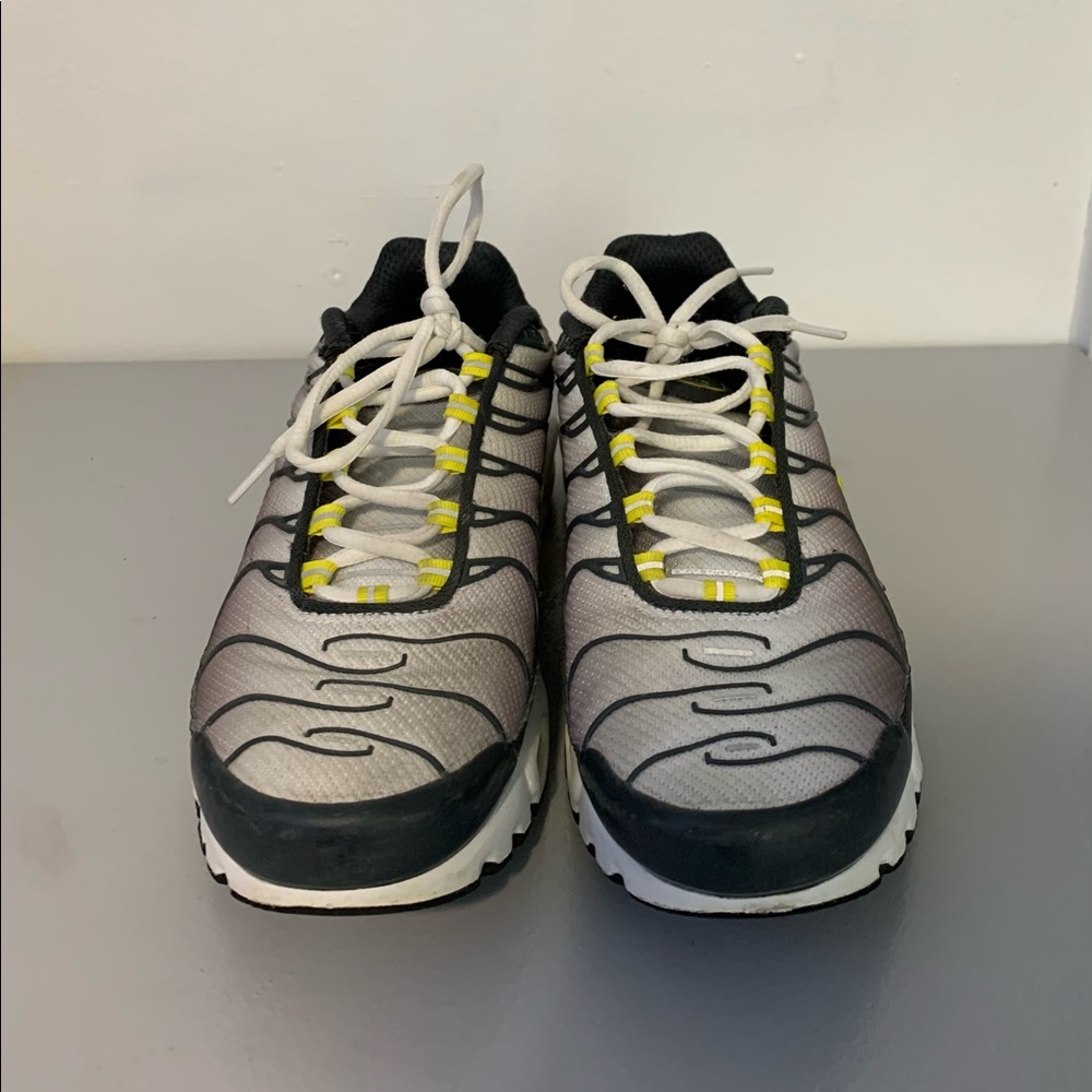 Nike Air Max Plus - Picture 2 of 3